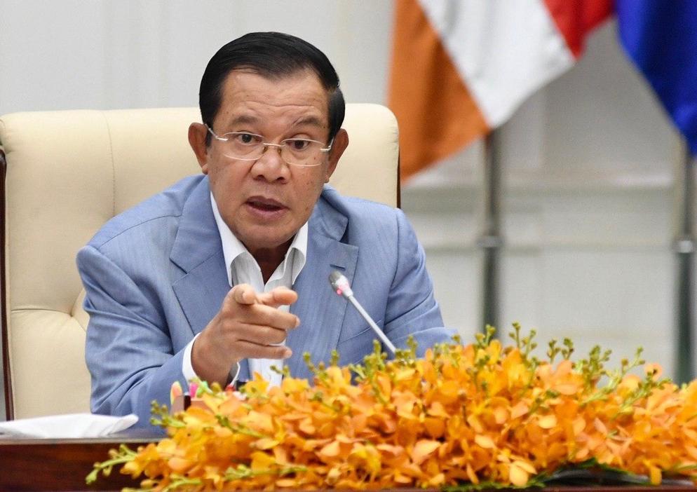 Hun Sen Dismisses Revoked Diplomas, Citing Worthlessness and Discarding