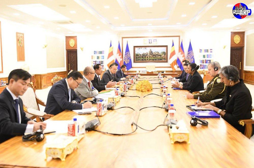 Hun Sen, U.S. Embassy Envoy Mark 75 Years of Diplomatic Relations
