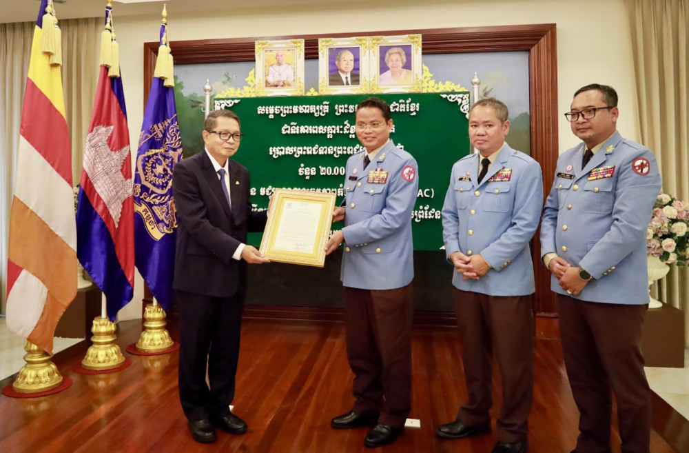 Queen-Mother Norodom Monineath Donates $20,000 to Support Cambodian Mine Clearance