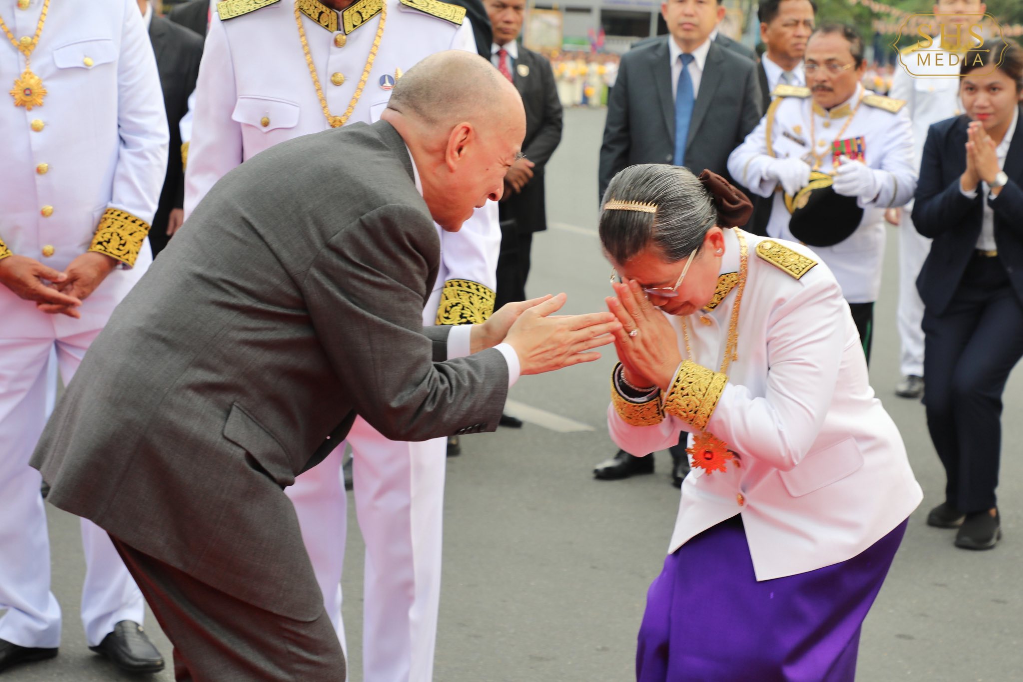 King Norodom Sihamoni Extinguishes Victory Flame, Concluding 72nd National Independence Day