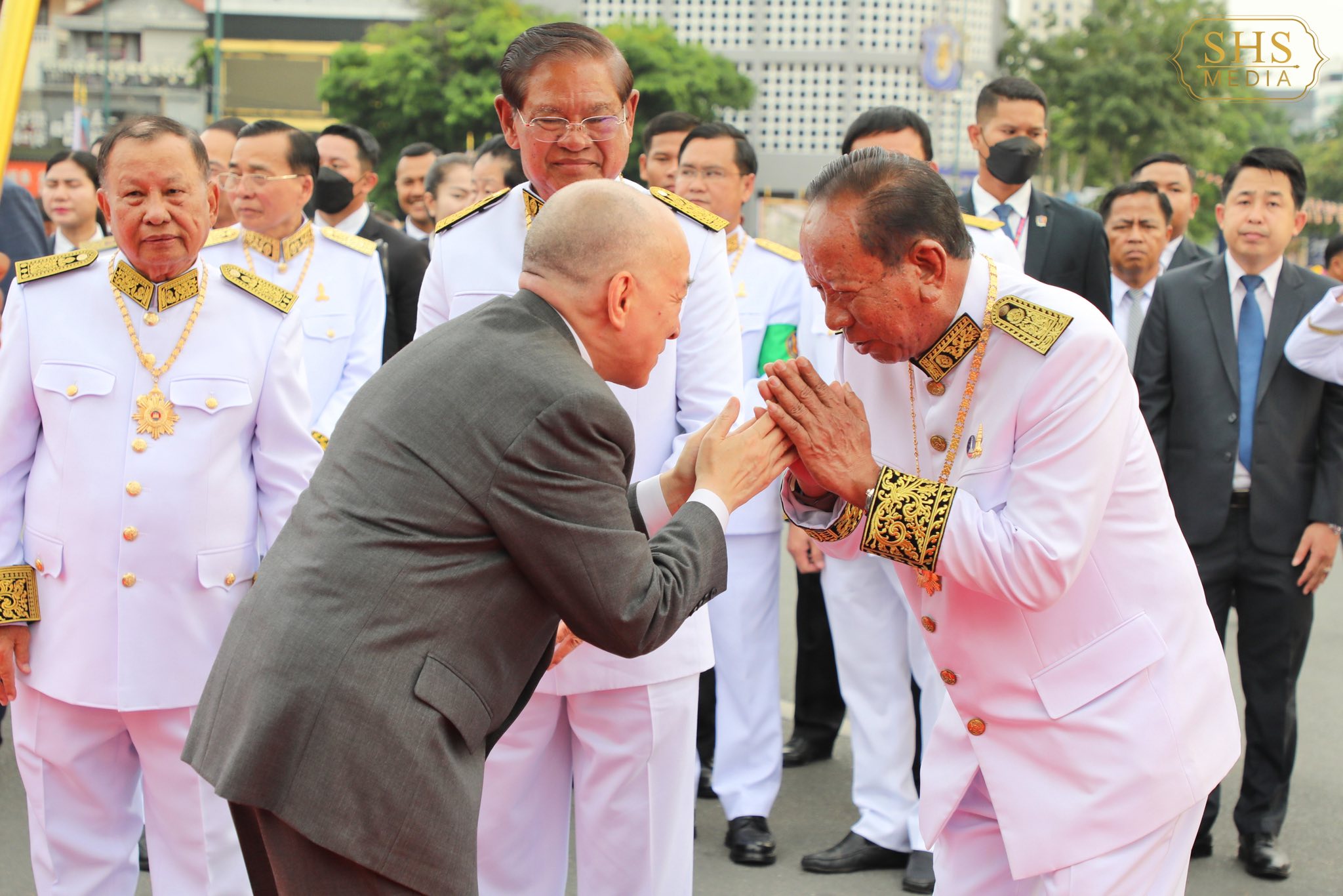 King Norodom Sihamoni Extinguishes Victory Flame, Concluding 72nd National Independence Day