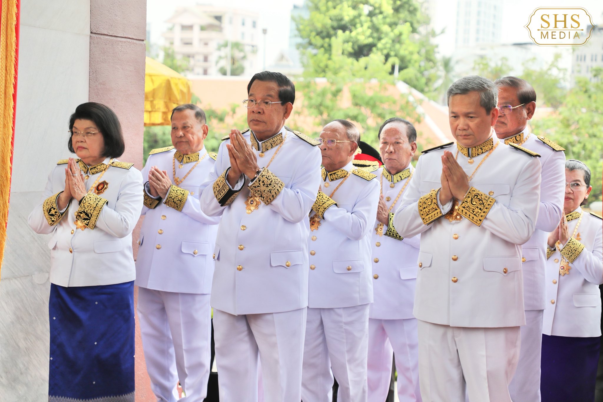 King Norodom Sihamoni Extinguishes Victory Flame, Concluding 72nd National Independence Day