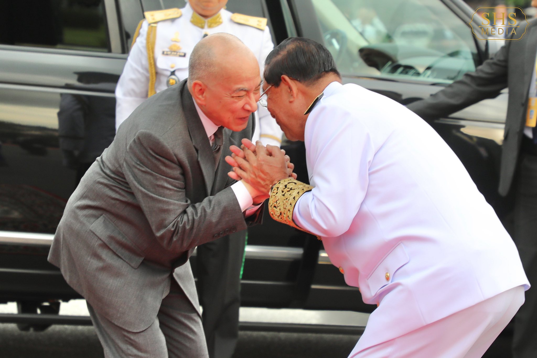 King Norodom Sihamoni Extinguishes Victory Flame, Concluding 72nd National Independence Day