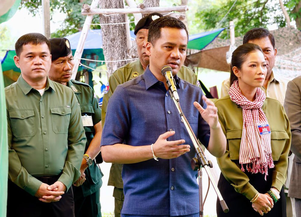 Cambodian Deputy Prime Minister Provides Aid to Families Displaced by Border Incident
