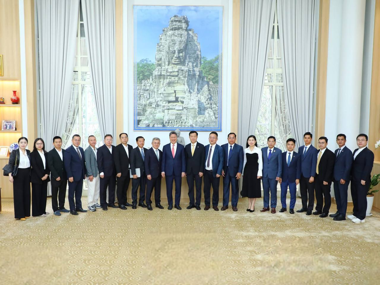 Cambodia and China Discuss Strengthening Economic and Investment Cooperation