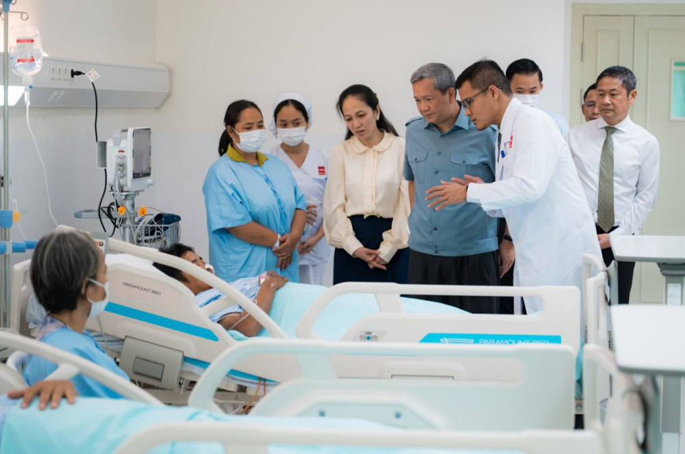 PM Hun Manet Visits Civilians Injured in Border Incident