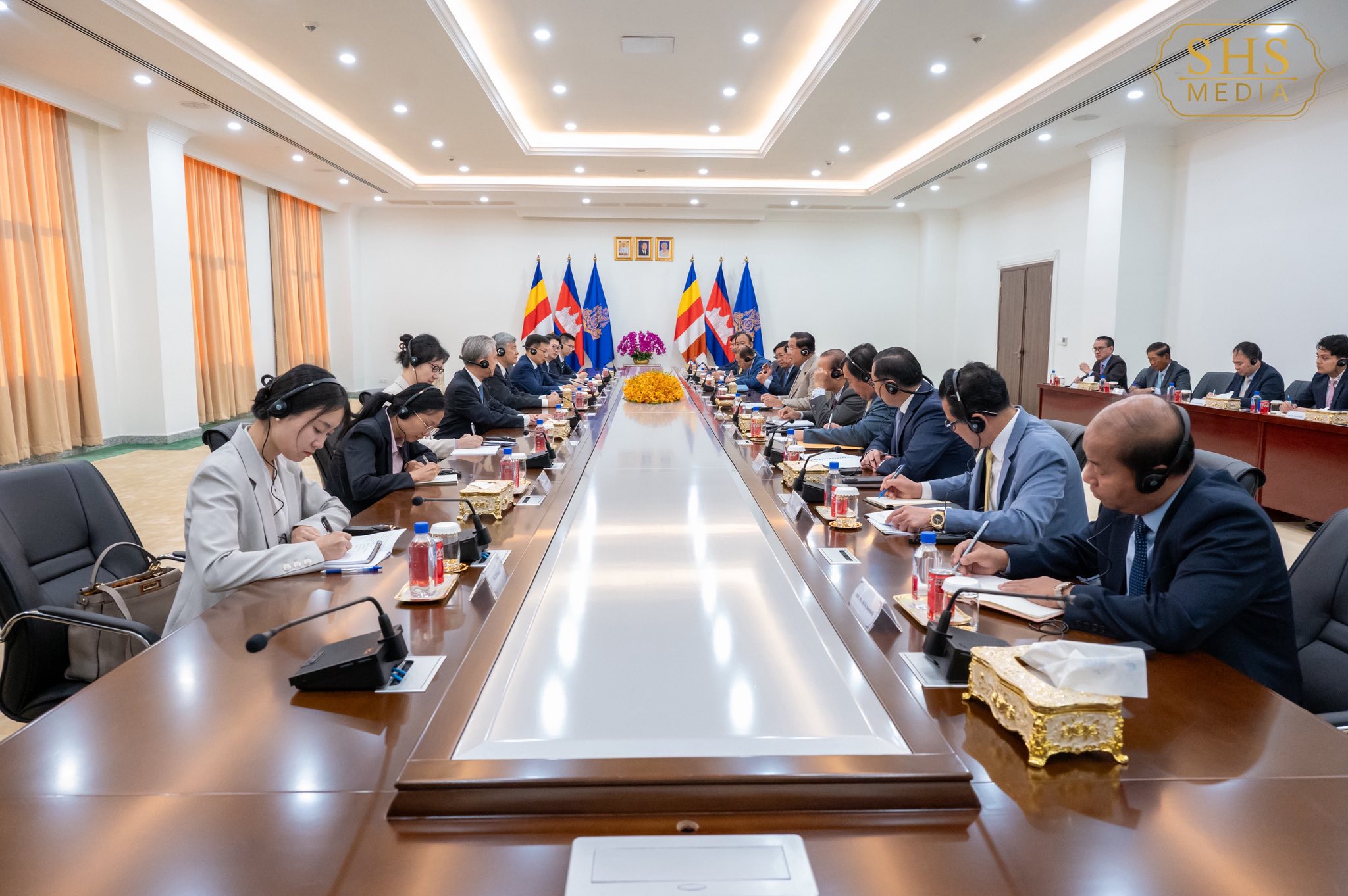 Hun Sen & CPC Official Boost Cambodia-China Party-to-Party Cooperation