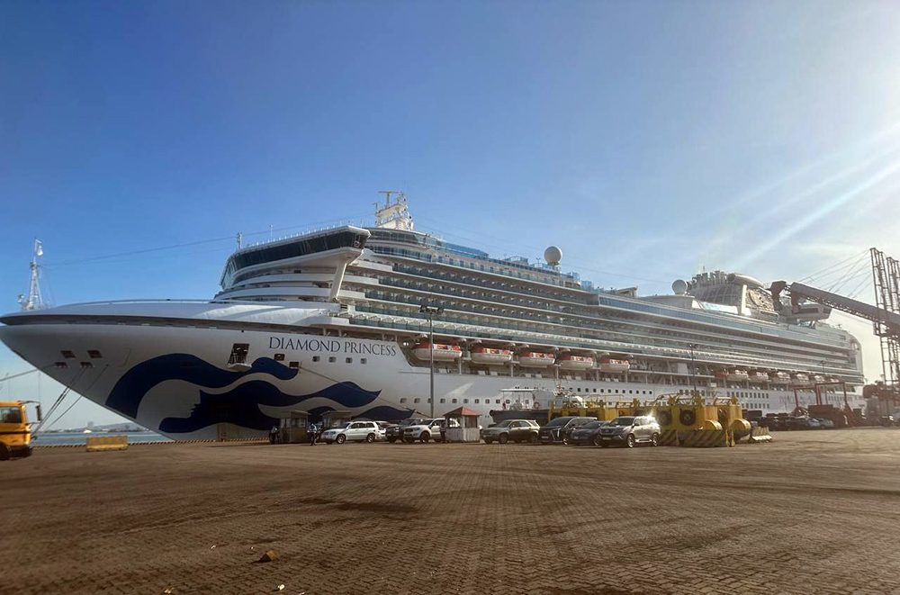 Tourism Minister H.E. Huot Hak welcomes the Diamond Princess cruise ship to Sihanoukville. Nearly 3,000 tourists visit Cambodia, marking a surge in 2025 peace & stability.