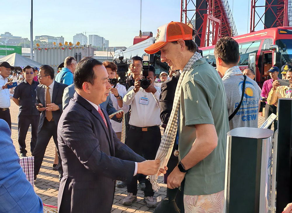 Tourism Minister H.E. Huot Hak welcomes the Diamond Princess cruise ship to Sihanoukville. Nearly 3,000 tourists visit Cambodia, marking a surge in 2025 peace & stability.