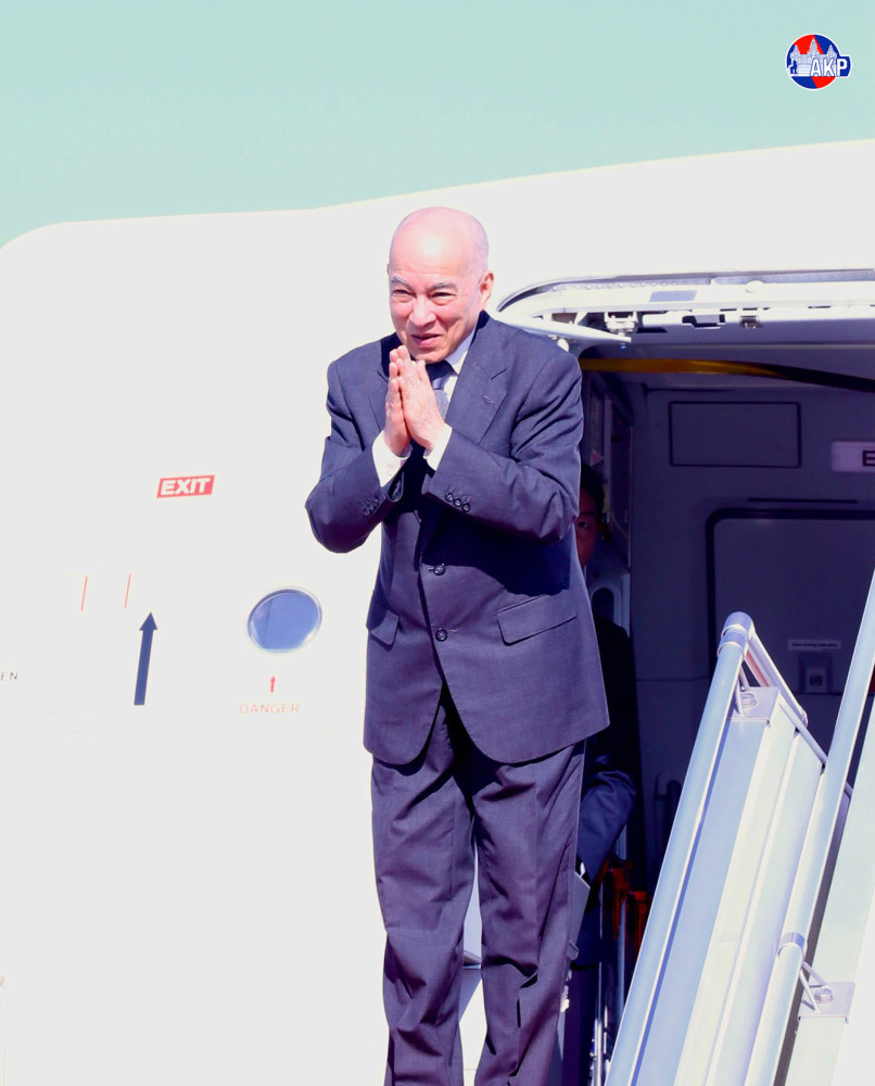 King Norodom Sihamoni Departs for France to Attend French Academy of Sciences Event