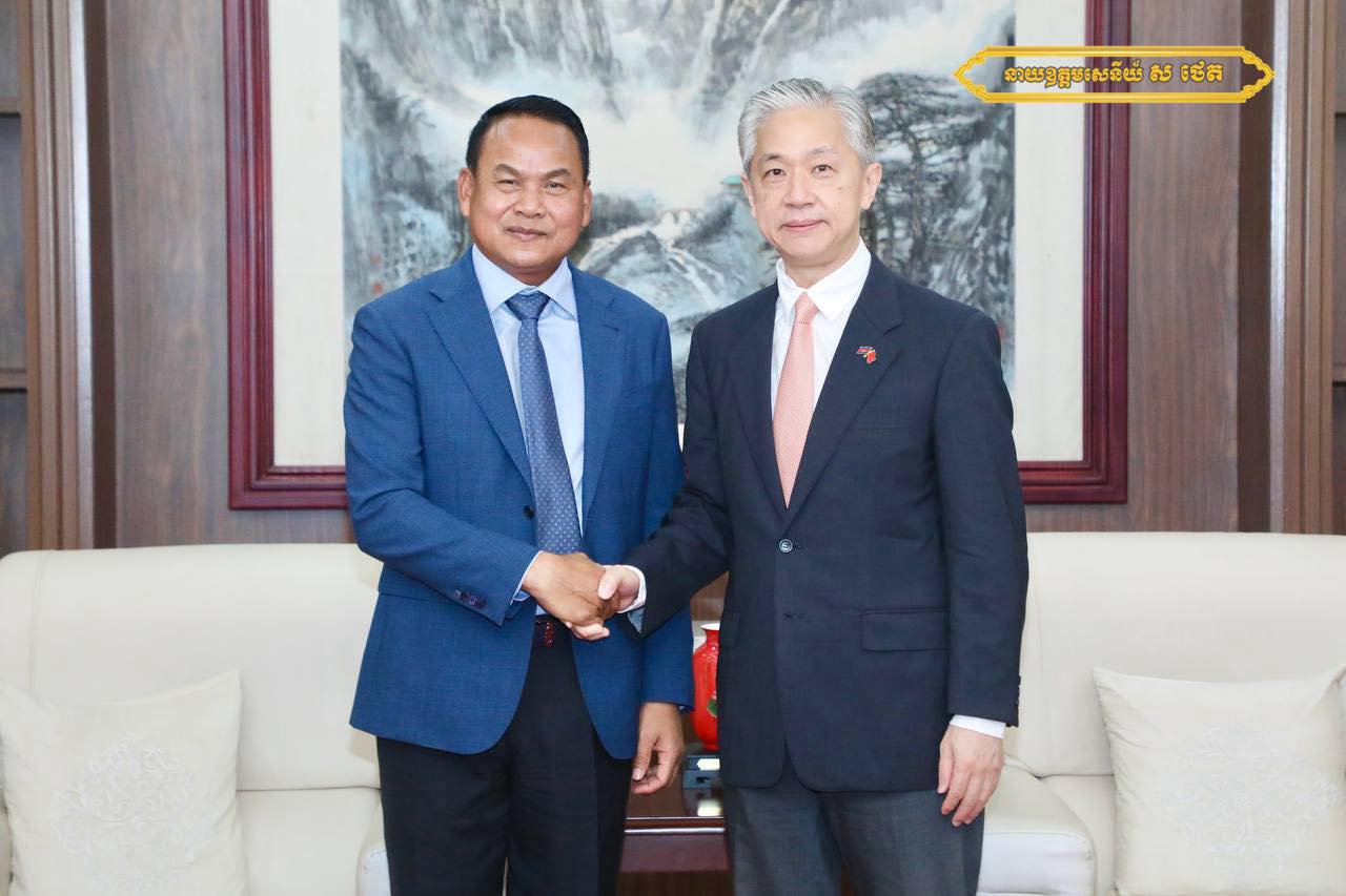 General Sar Thet and Ambassador Wang Wenbin discussing Cambodia-China security cooperation in Phnom Penh.