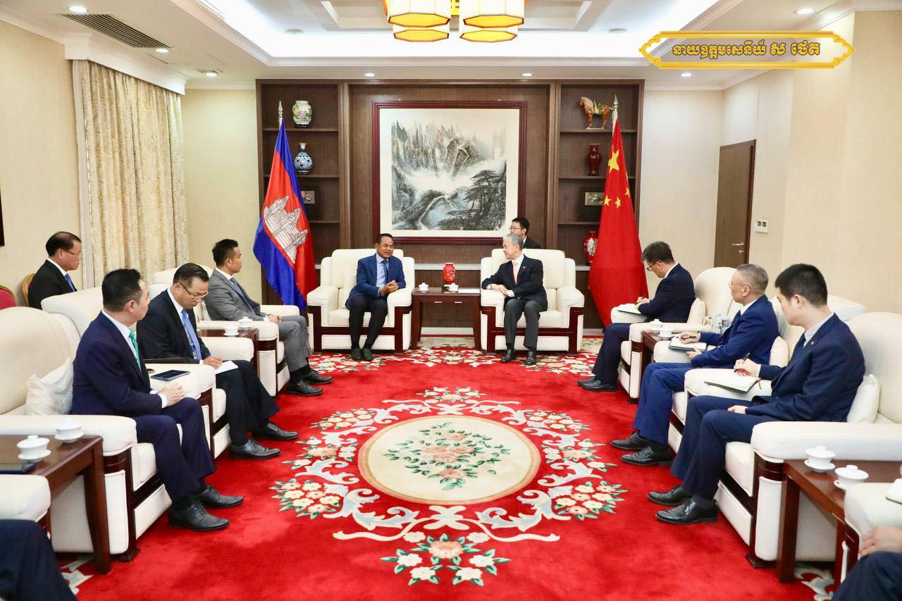 General Sar Thet and Ambassador Wang Wenbin discussing Cambodia-China security cooperation in Phnom Penh.