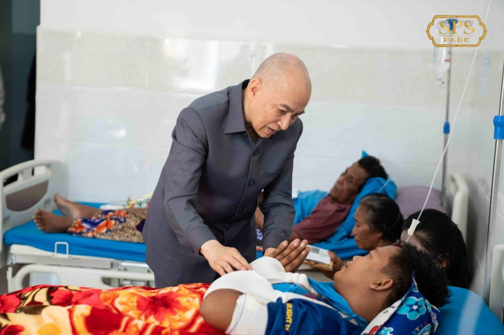 His Majesty King Norodom Sihamoni visited injured soldiers in Phnom Penh to offer encouragement after the Dec 2025 border conflict. Read about the Royal support.