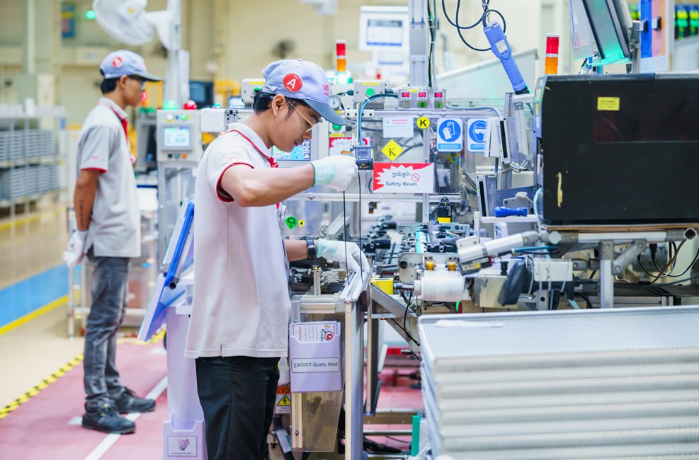 Royal Group Phnom Penh SEZ exports hit $2.14B in 2025, making up 7% of Cambodia's total exports. Explore the 2026 expansion plans and industrial diversification.